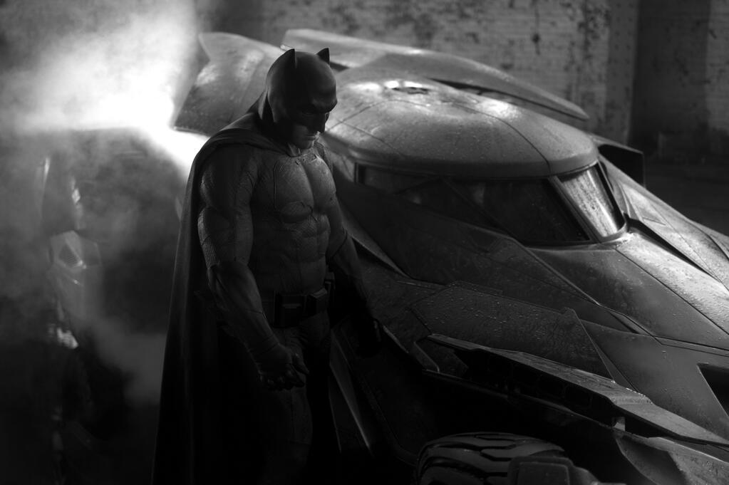 new-batmobile-for-batman-vs-superman-movie-image-via-zacksnyder_100466794_l